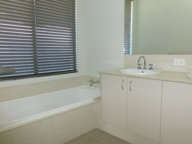 36 St Catharines Promenade, Champion Lakes WA 6111