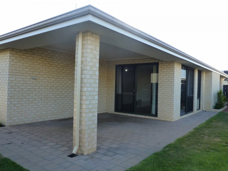 36 St Catharines Promenade, Champion Lakes WA 6111