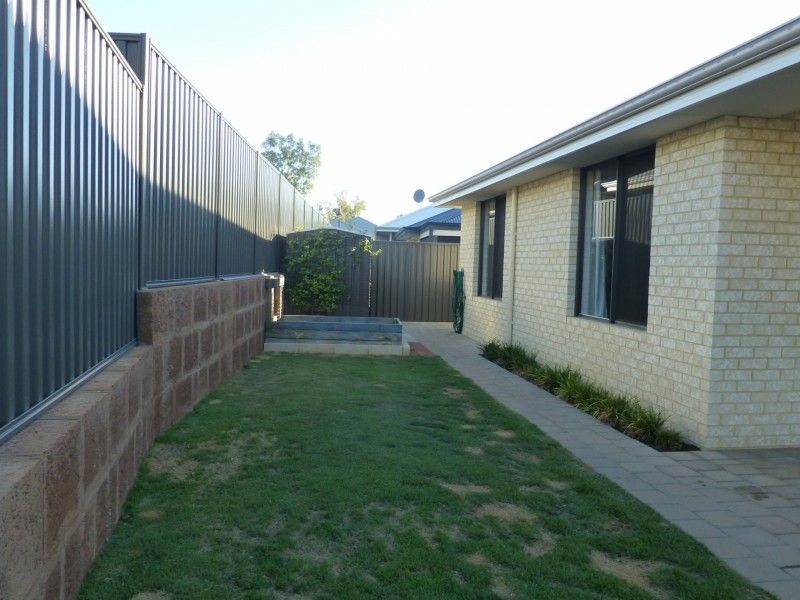 36 St Catharines Promenade, Champion Lakes WA 6111