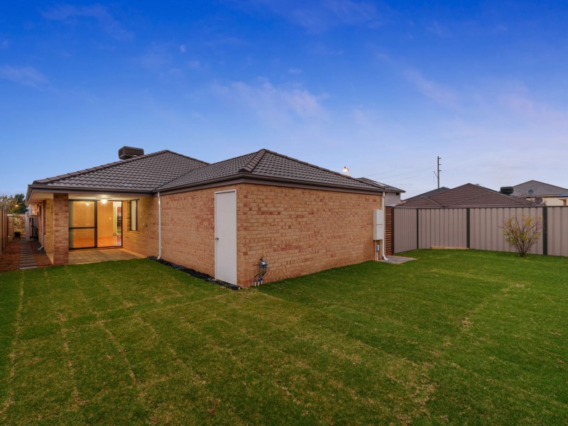 12 Hodgkinson Turn, Canning Vale WA 6155