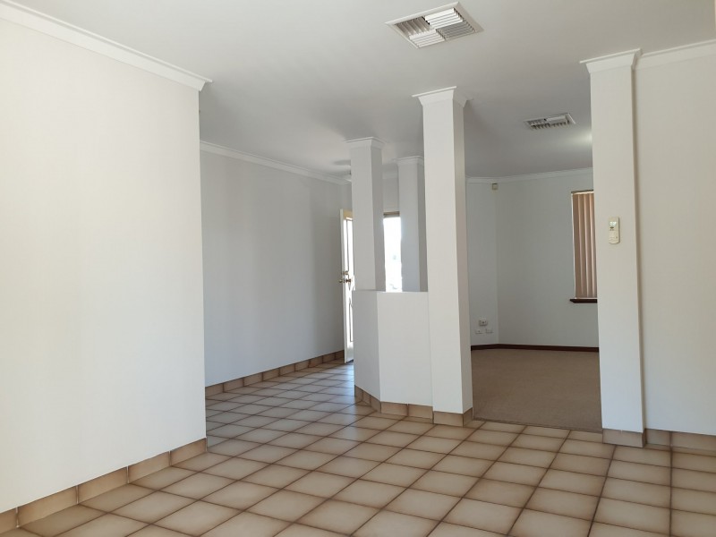 Unit 1/198 Burslem Drive, Maddington WA 6109