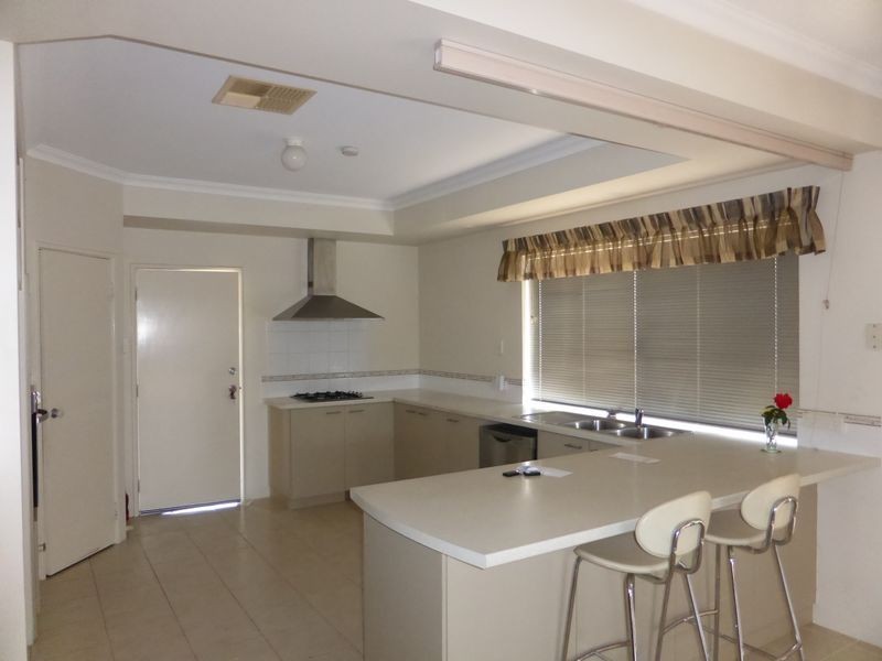 6 Nightingale Road, Southern River WA 6110