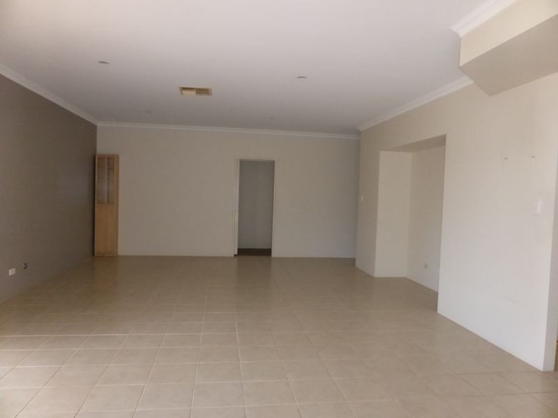 6 Nightingale Road, Southern River WA 6110