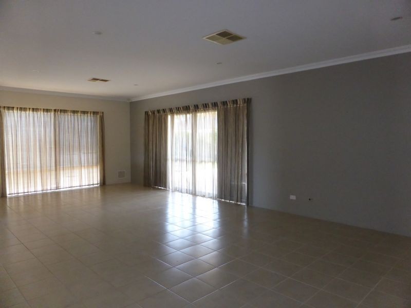 6 Nightingale Road, Southern River WA 6110