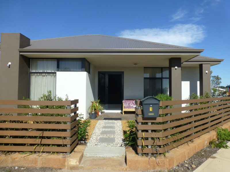 1 Banyoles Circuit, Champion Lakes WA 6111