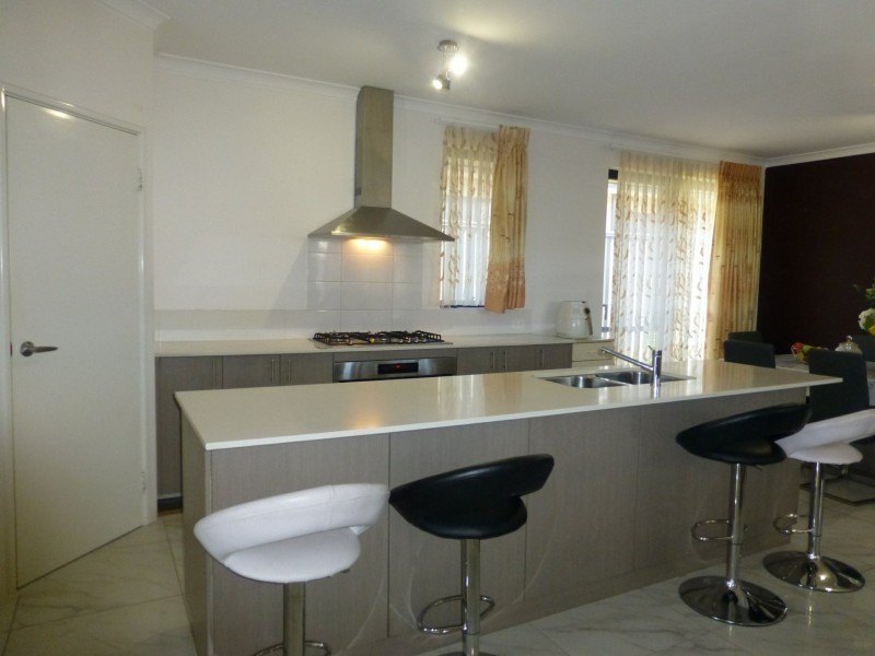 1 Banyoles Circuit, Champion Lakes WA 6111