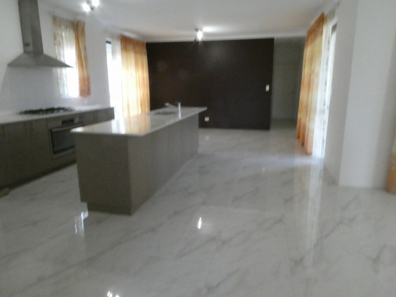 1 Banyoles Circuit, Champion Lakes WA 6111