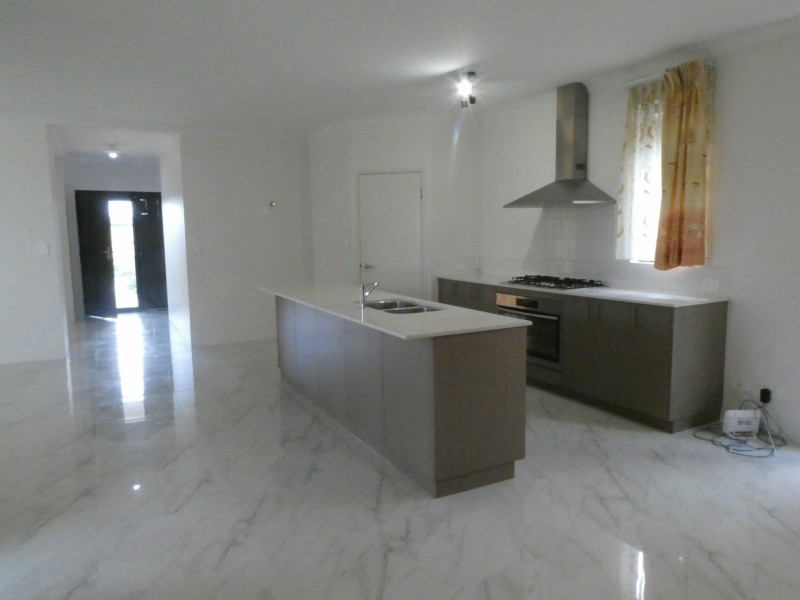 1 Banyoles Circuit, Champion Lakes WA 6111