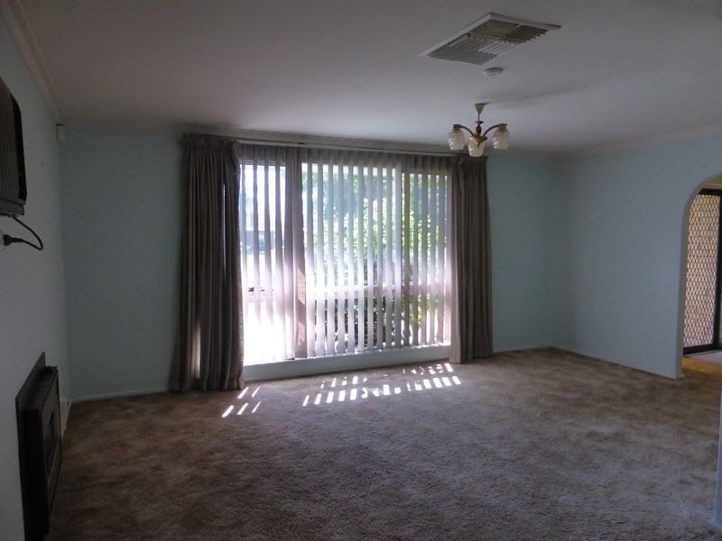 28 Currawong Way, Thornlie WA 6108