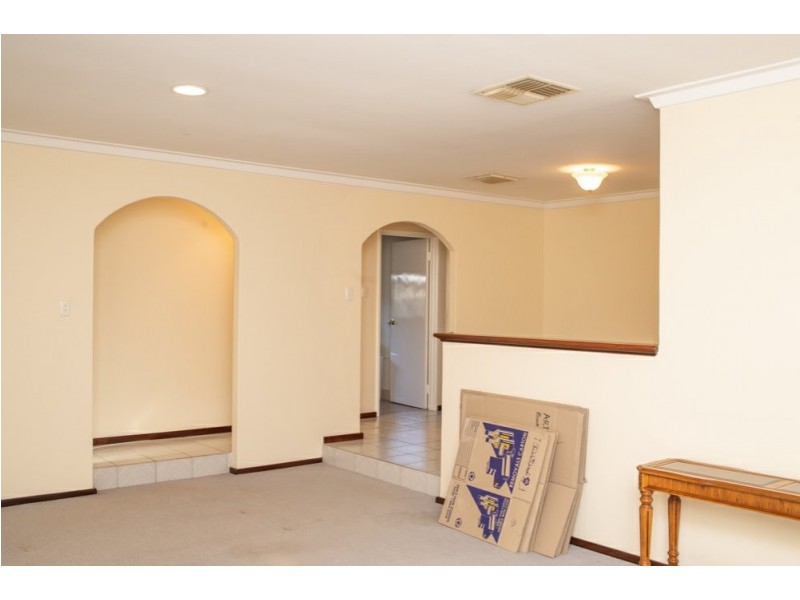 8 Ambassador Court, Thornlie WA 6108