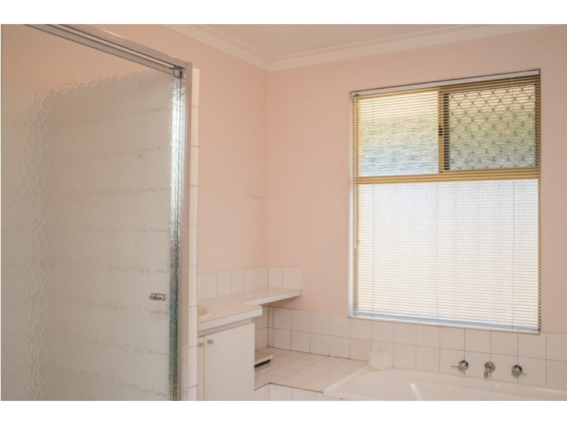 8 Ambassador Court, Thornlie WA 6108