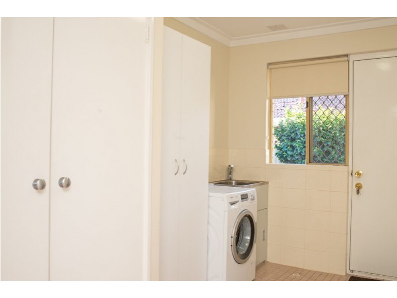 8 Ambassador Court, Thornlie WA 6108