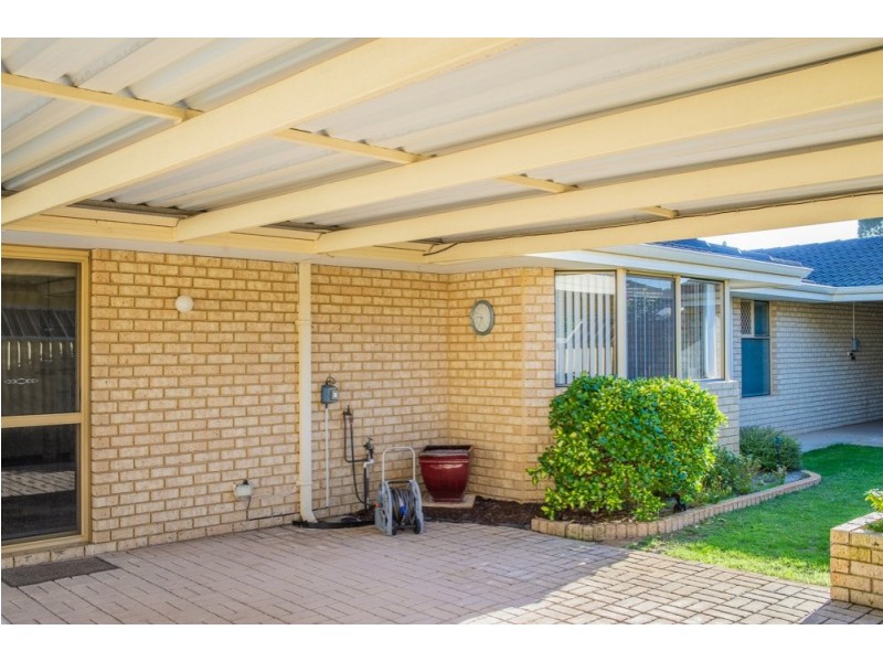8 Ambassador Court, Thornlie WA 6108