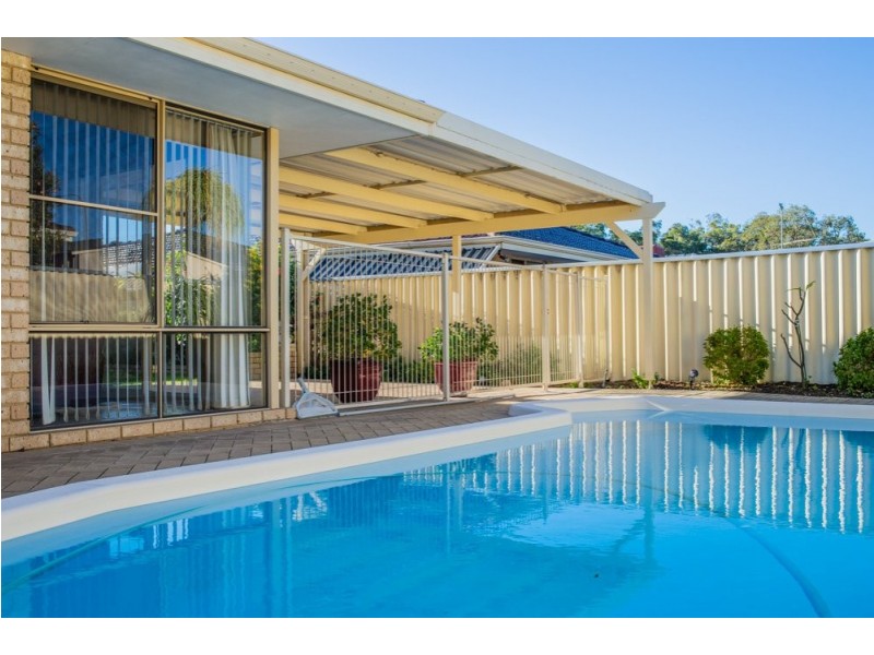 8 Ambassador Court, Thornlie WA 6108