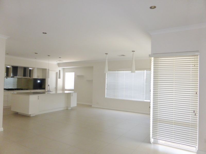 8 Collared Way, Harrisdale WA 6112