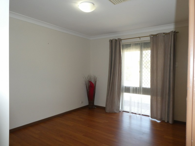 12 Hargrave Drive, Thornlie WA 6108