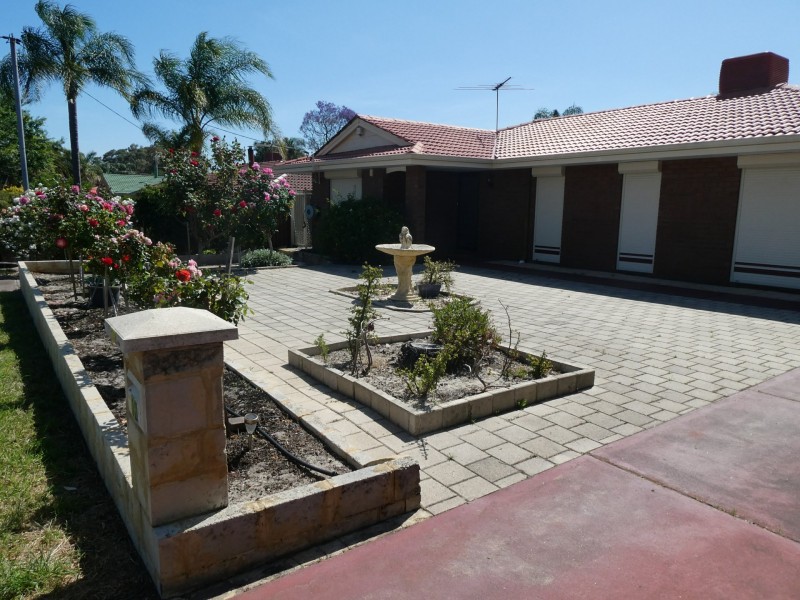 12 Hargrave Drive, Thornlie WA 6108