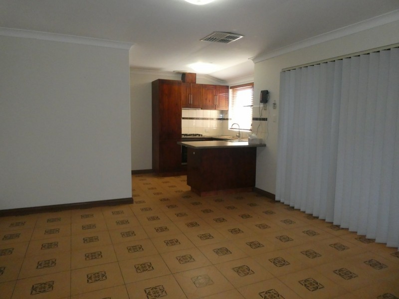 12 Hargrave Drive, Thornlie WA 6108