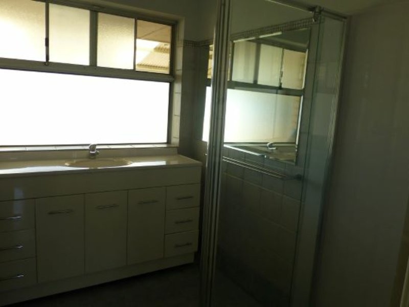 5 Hughenden Drive, Thornlie WA 6108