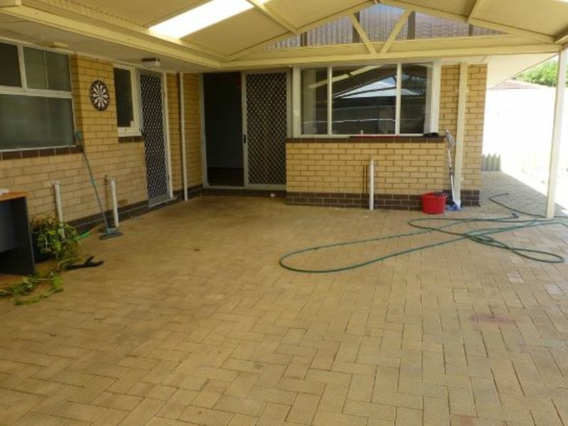 5 Hughenden Drive, Thornlie WA 6108