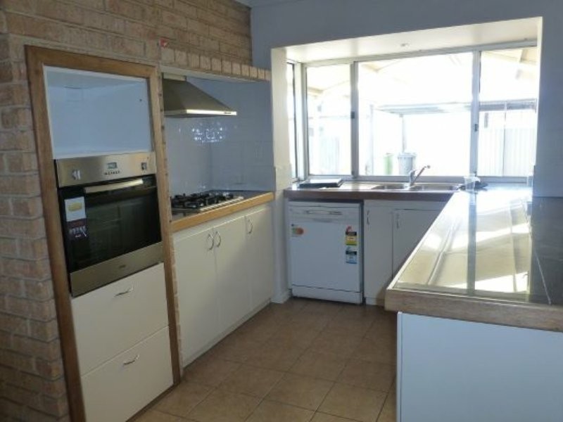 5 Hughenden Drive, Thornlie WA 6108