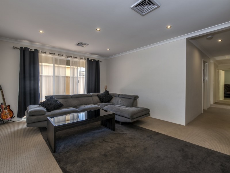 9 Davenport Promenade, Canning Vale WA 6155