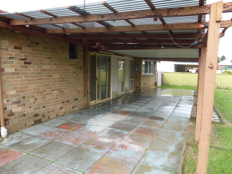 35 Thornlie Avenue, Thornlie WA 6108