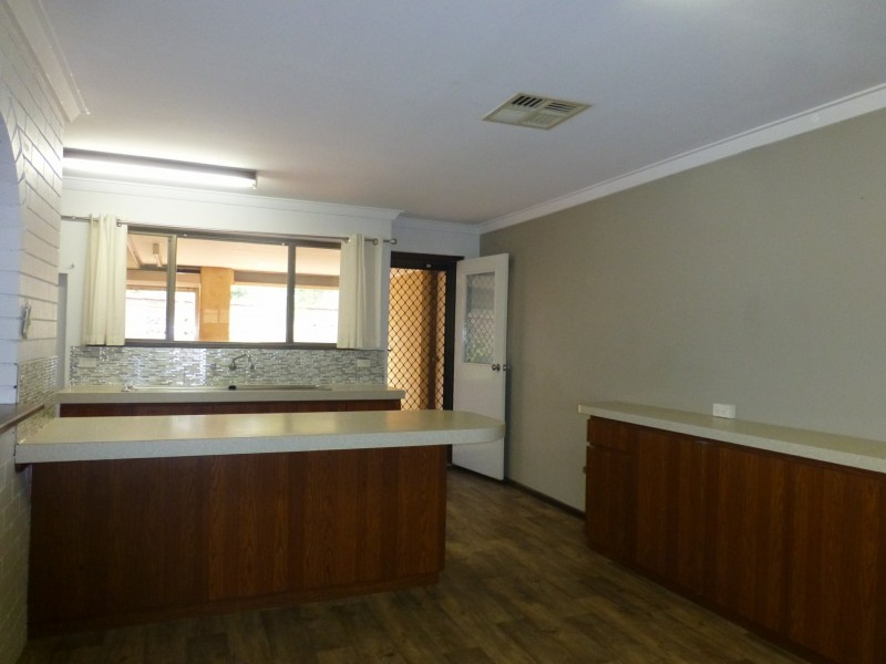 26 Grenadier Drive, Thornlie WA 6108