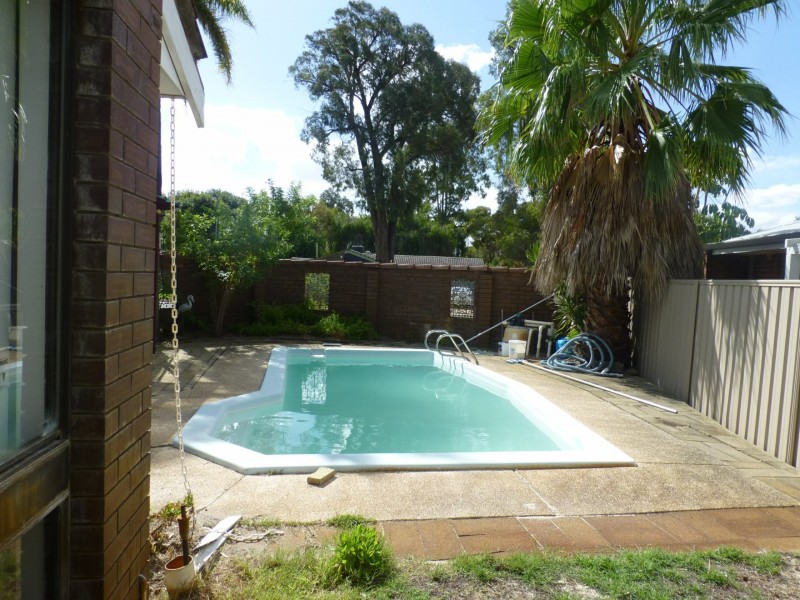 26 Grenadier Drive, Thornlie WA 6108