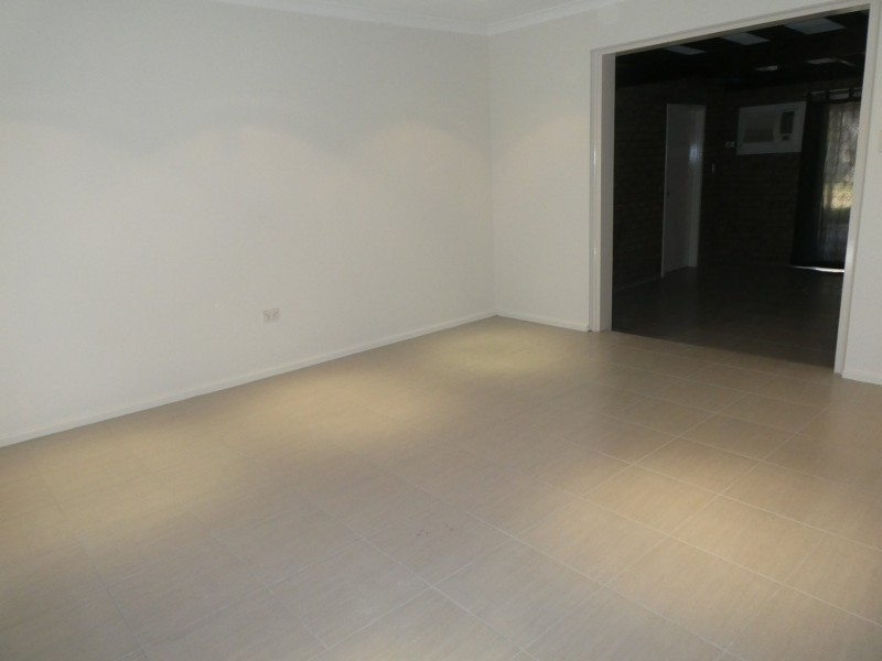 12 Willowmead Way, Kelmscott WA 6111