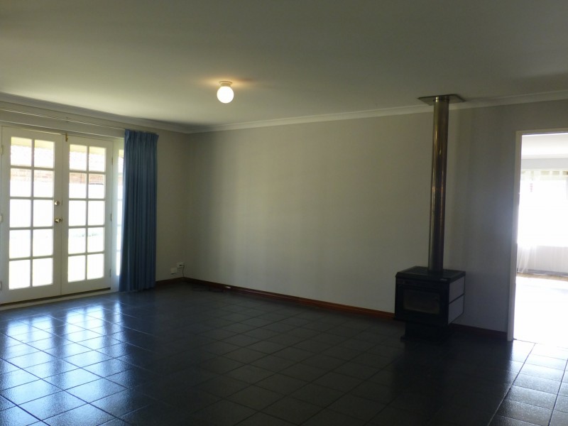 17 Wisteria Place, Thornlie WA 6108