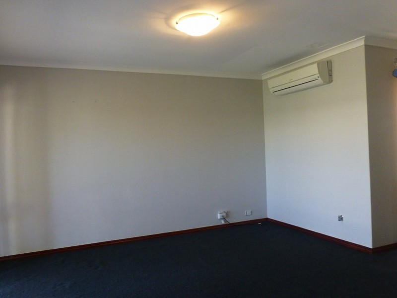 17 Wisteria Place, Thornlie WA 6108