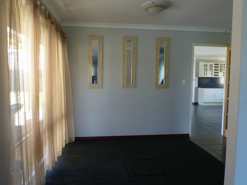 17 Wisteria Place, Thornlie WA 6108