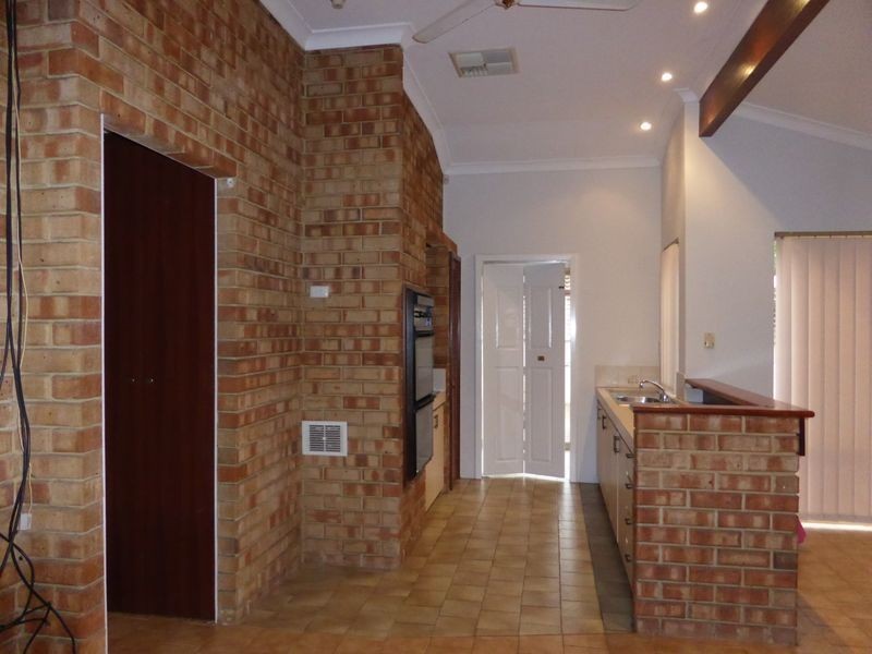 12 Majestic Court, Thornlie WA 6108