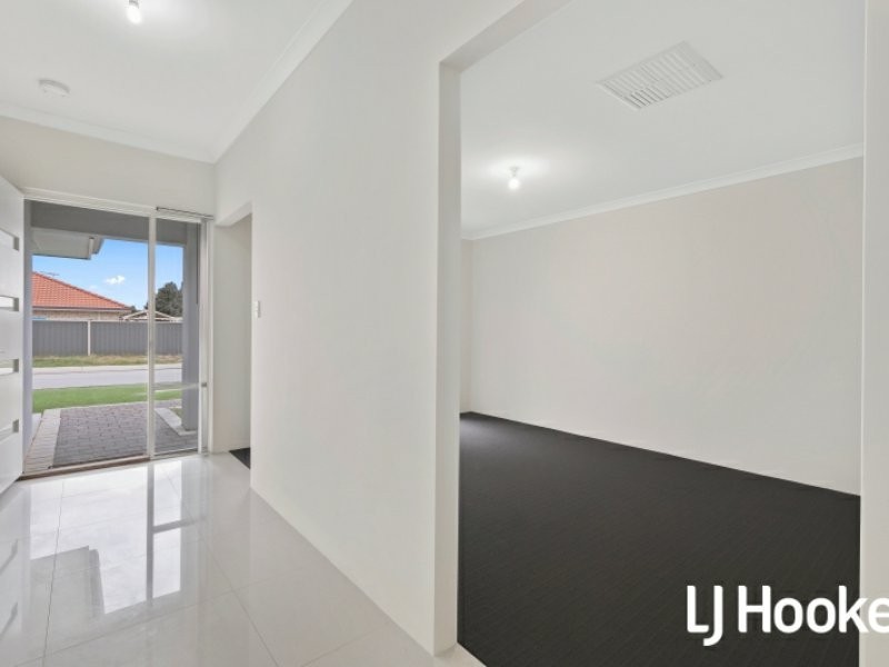 19 Kelang Road, Wattle Grove WA 6107