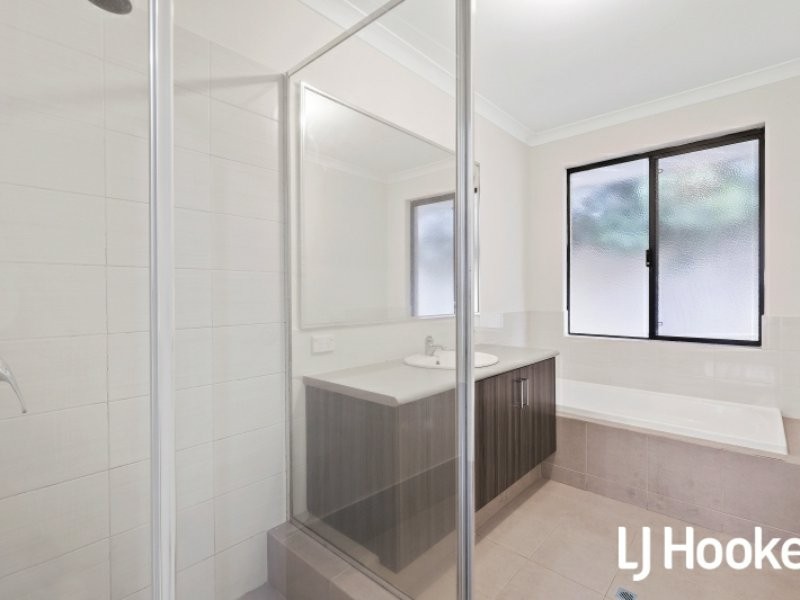 19 Kelang Road, Wattle Grove WA 6107