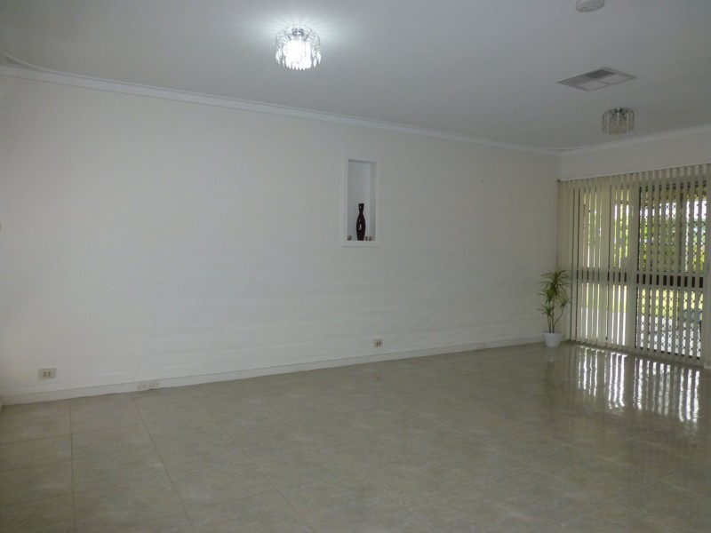 4 Tullamore Avenue, Thornlie WA 6108