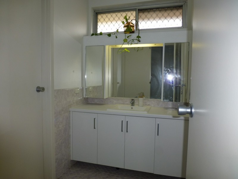 4 Tullamore Avenue, Thornlie WA 6108