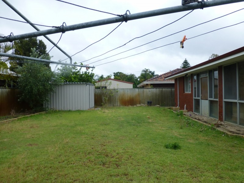 4 Tullamore Avenue, Thornlie WA 6108