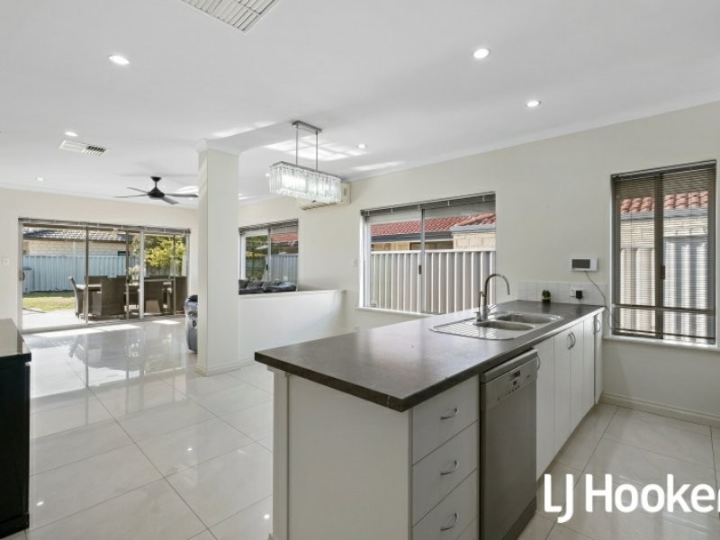 21 Kingsway Gardens, Canning Vale WA 6155