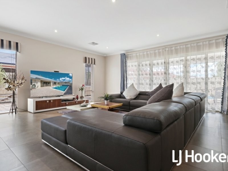 11 Packenham Promenade, Canning Vale WA 6155