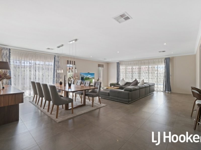 11 Packenham Promenade, Canning Vale WA 6155