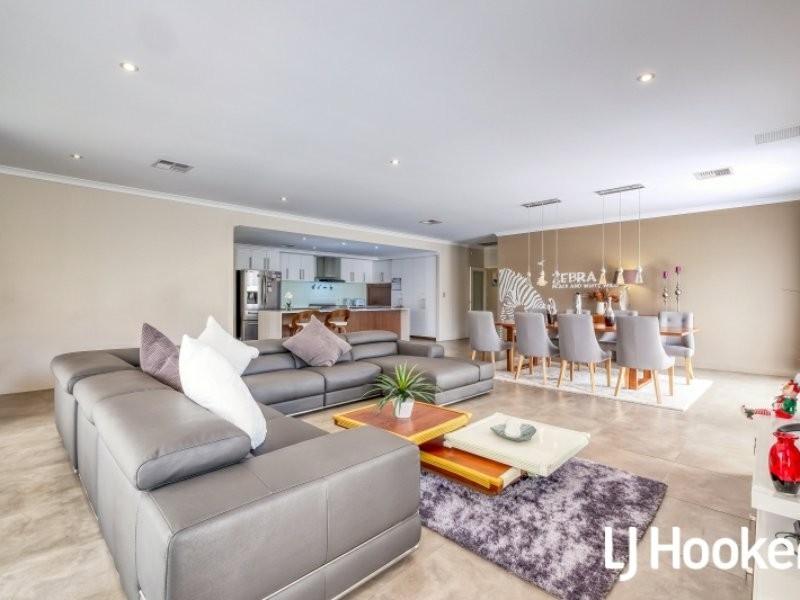 11 Packenham Promenade, Canning Vale WA 6155