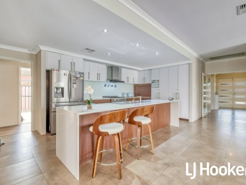 11 Packenham Promenade, Canning Vale WA 6155