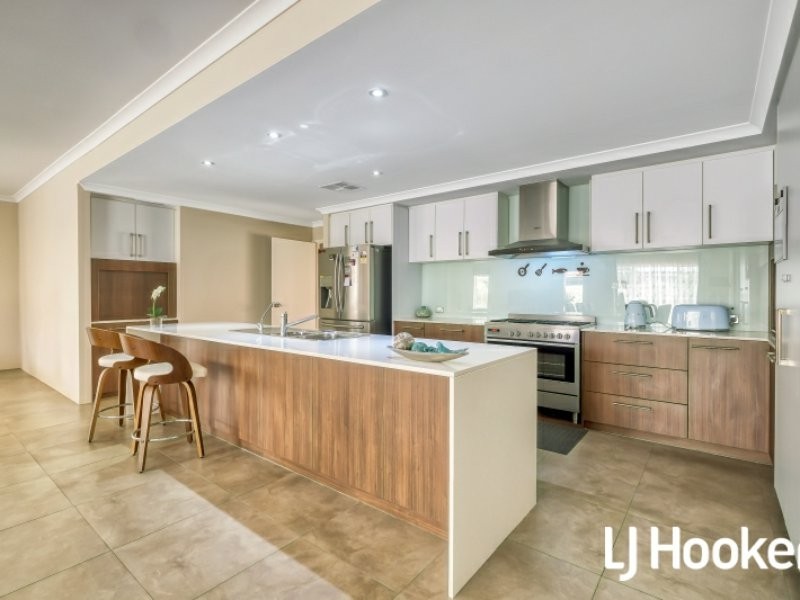 11 Packenham Promenade, Canning Vale WA 6155