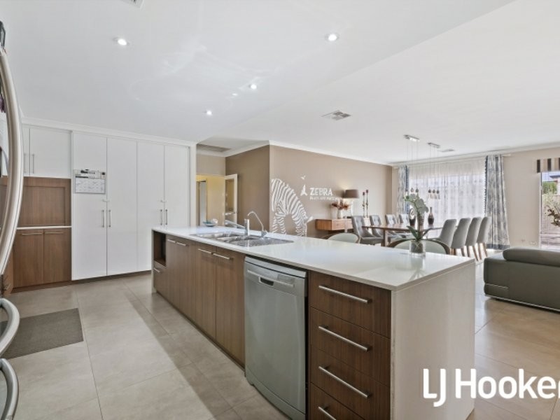 11 Packenham Promenade, Canning Vale WA 6155