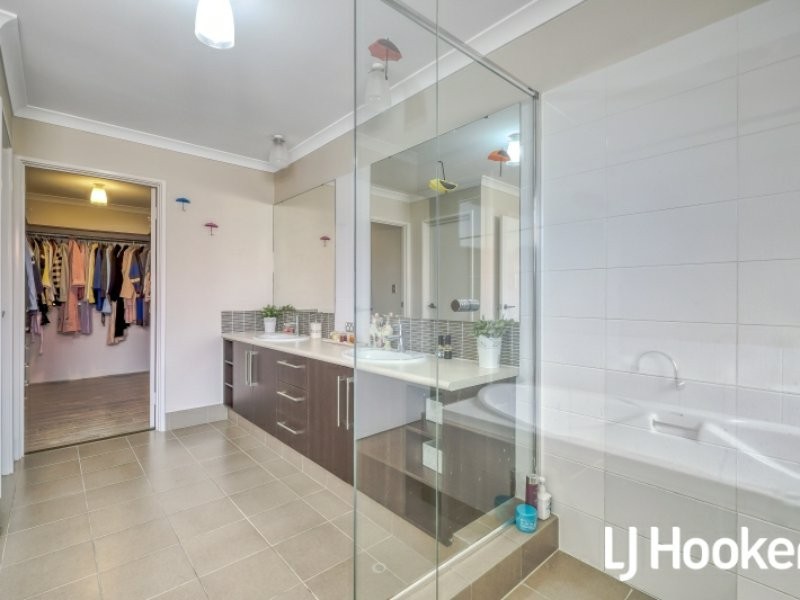 11 Packenham Promenade, Canning Vale WA 6155