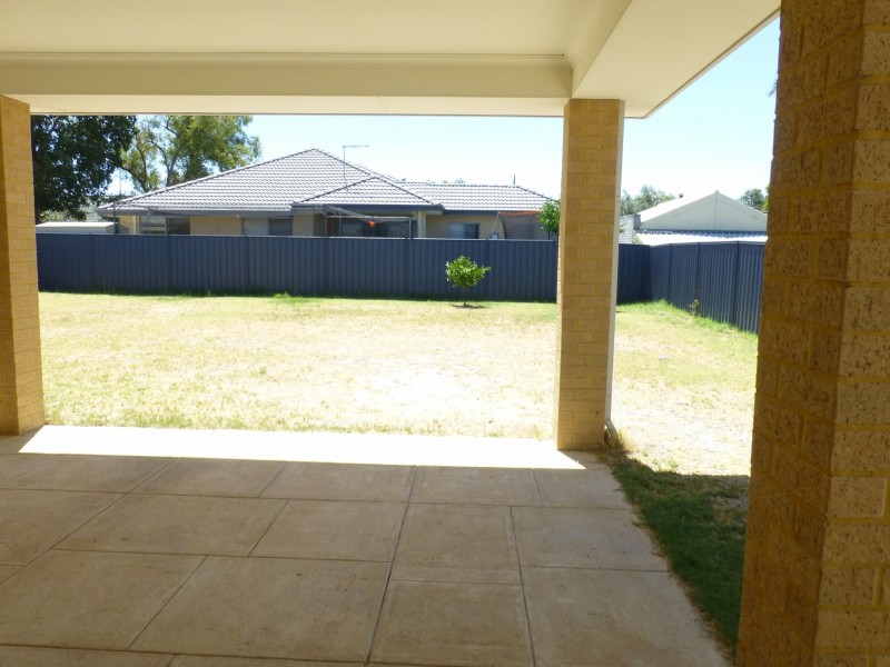 5 Tonbridge Way, Thornlie WA 6108