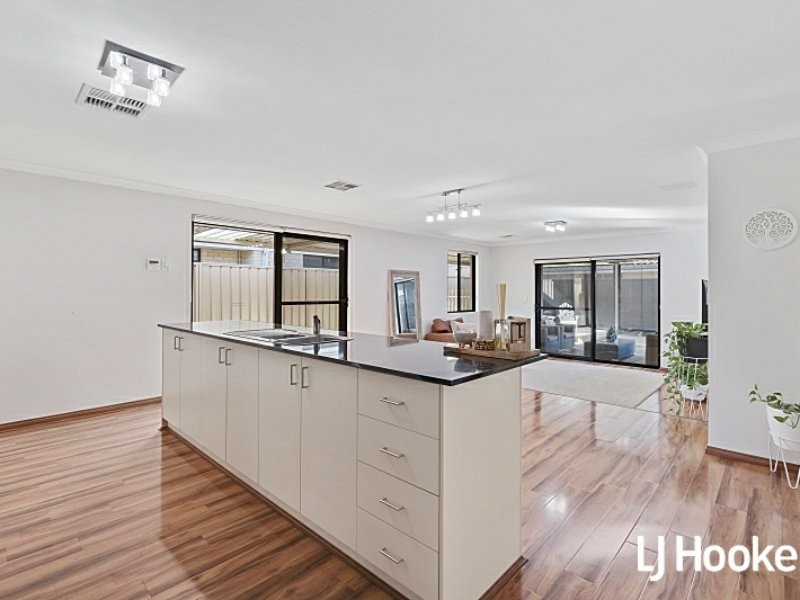 15 Ballycastle Loop, Canning Vale WA 6155