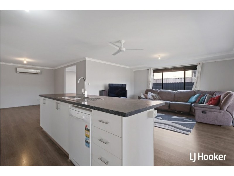 22 Vermont Grove, Wellard WA 6170